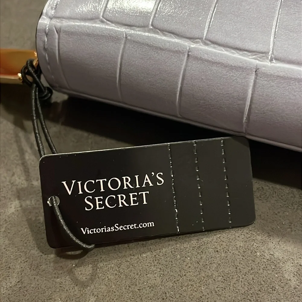 Victoria’s Secret Faux Leather and Faux Crocodile Zip Around Wallet NWT - Picture 8 of 13